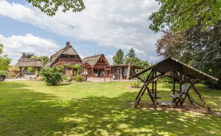 Holiday on the "Eulenhof" directly on the Este in the old country Отели в г. Йорк