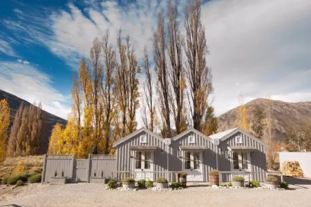 Beautiful French Style Cottage with an Outdoor Bath Отели рядом с достопримечательностью «AJ Hackett - Kawarau Bridge Bungy Centre»