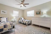 Perfect Anna Maria-20% off Aug/Sep 3 blocks to sugar sand beach. Heated pool.