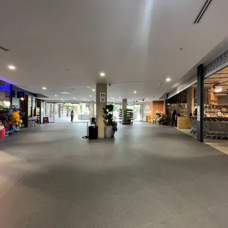 Specious apartment in Kingston, centrally located place.