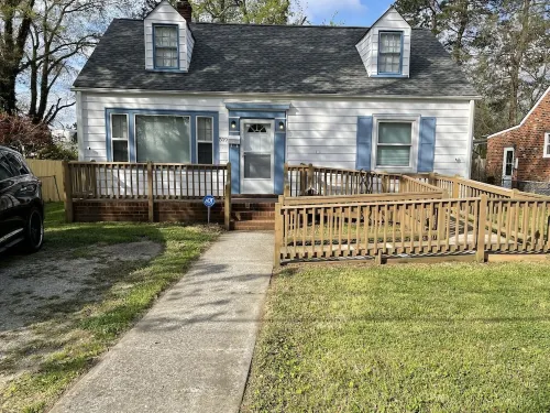 Cozy 4 bed 2 bath house located less than 4 minutes from the Richmond Airport.