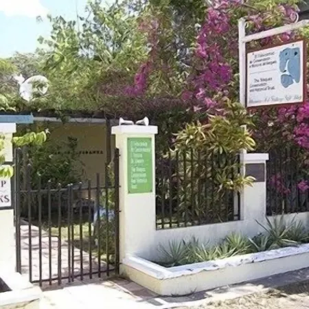 Hidden Gem in Esperanza--Easy Walk to Waterfront, Restaurants, Shops & Beach