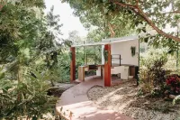Cozy house with great amenities for the whole family to enjoy!