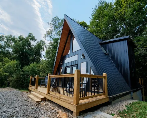 Tranquil retreat nestled in the breathtaking landscape of Hocking Hills. Hotels in Swan Township