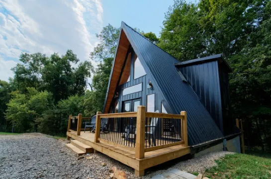 Tranquil retreat nestled in the breathtaking landscape of Hocking Hills.