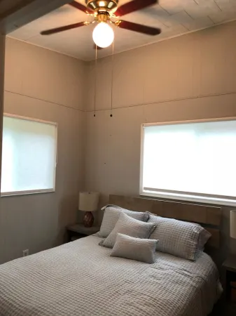 Quaint, Clean & Updated Cottage- Steps From The Beach.