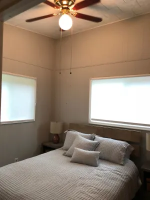 Quaint, Clean & Updated Cottage- Steps From The Beach.