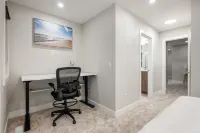 Excellent Home for your Family Reunion, Occasion Guest, Retreats & Conferences. Hotels in Chestermere