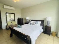 Spacious Penthouse with private rooftop 2500 sq ft of living.