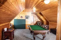 Island Park Cabin - 6 Bed 3 Bath - HOT TUB - Pool Table - 20 Min to Yellowstone