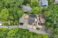 Chic, Cozy, Newly-Remodeled Cottage with Deck Hotels in Warwick