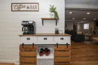 Game room, W/D, Full kitchen, Fire pit, Dog friendly, BBQ, steps to Deep Creek