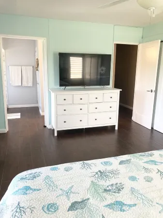 Updated 1BR/1BA - "Island Sol" with fantastic views Отели рядом с достопримечательностью «Парк Магенс Бэй»