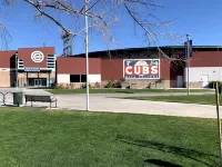 Walk to Cubs stadium ! Centrally Located Cozy Modern Condo Hotels near Lake Ramada