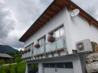 Holiday residence on the sunny side of the Grimmings WiFi, parking lot & infrared cabin