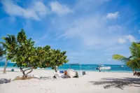 Beach Condo 3 mins walking distance from the beach, Amazing Pool 2BR Gated Comm.