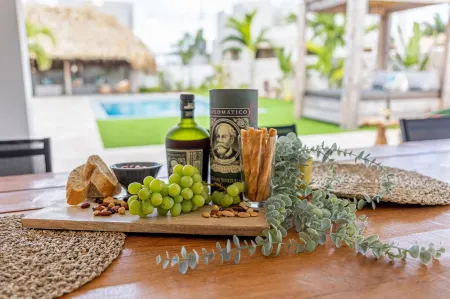 *PRACHING* The Luxury 8 person Villa Vista Lena in the neighborhood of Jan Thiel. See x1f3a5;!