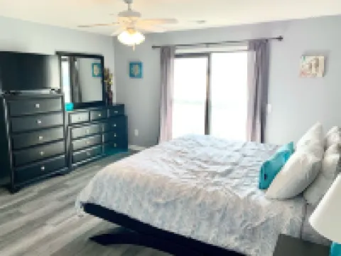 2 Large Bedrooms, Double Oceanfront Balcony, Full size kitchen, Pool! Hotels in Surfside Beach