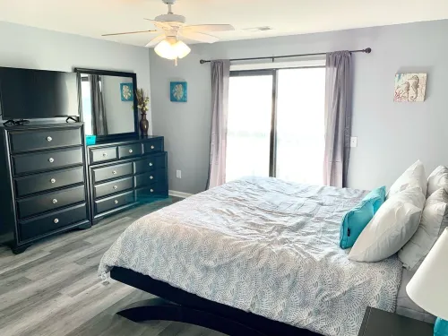 2 Large Bedrooms, Double Oceanfront Balcony, Full size kitchen, Pool!