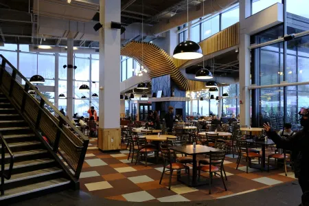 Luxury 3BR/3BA Ski On/Off Lodges Bear Mountain Near Sunrise Chair Killington.