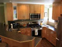 MeadowBrook Suite Deluxe 2 BDRM w/ Yard and Hot Tub Hotels in Squamish