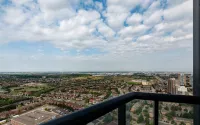 Luxury condo w breathtaking sunset views close to airport & downtown Mississauga