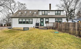 Pet-Friendly Bartlett Farmhouse w/ Deck!