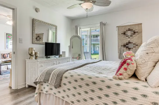 Sea la VIE Condo Pensacola Beach Access!