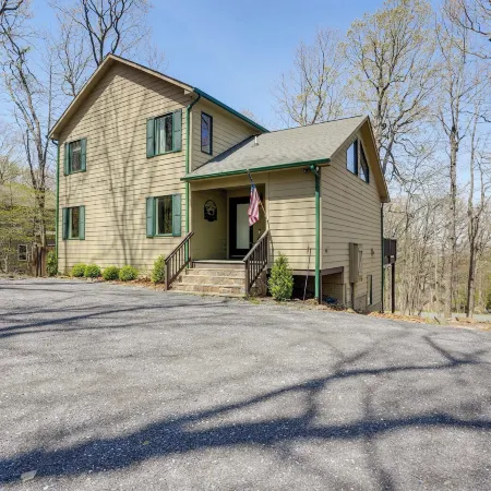 Stunning Wintergreen Resort Home: Ski & Golf!