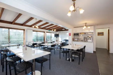 Allan Cunningham Motel Отели в г. Кирнис Спринг