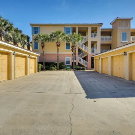 Community Pool: Coastal Escape in Flagler Beach