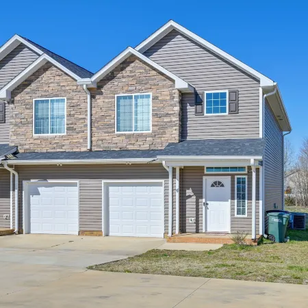 5 Mi to Charlotte Motor Speedway: Cozy Townhome