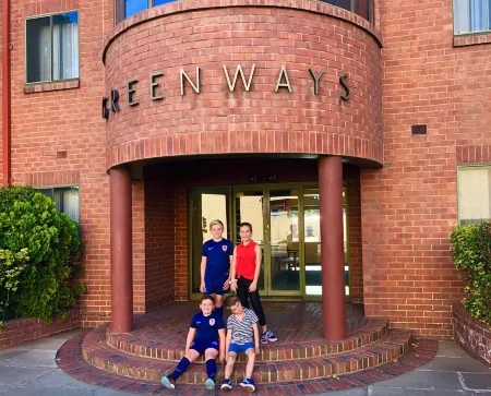 Greenways Apartments Отели рядом с достопримечательностью «Light's Vision»