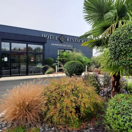 Hôtel & Restaurant la Maison des blés Отели в г. Сен-Сир-Су-Дурдан