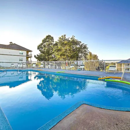 Cozy Resort Condo 5 Mi to Branson Landing!