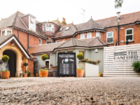 The Canford Poole otelleri