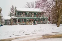 WeatherPine Inn Hotels near Niagara-on-the-Lake