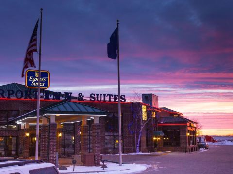 Express Suites Riverport Inn & Suites