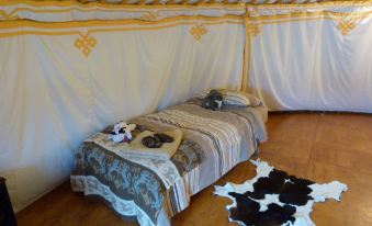 Wacky Stays - Unique Farm-Stay Glamping Rentals, Free Animal Feeding Tours