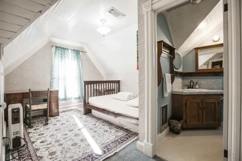 The Hostel California Hotels in Bishop