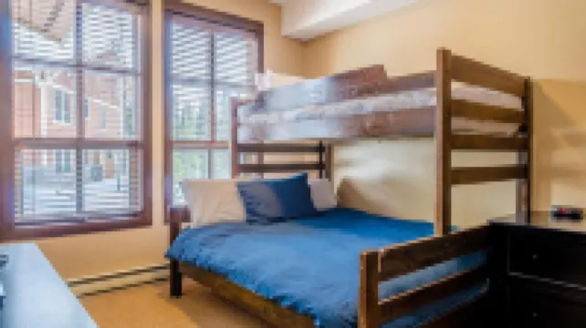 Stones Throw #11 by Bear Country Hôtels à : Thompson-Nicola P