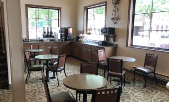 Shenandoah Inn & Suites
