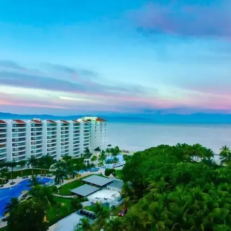 Condo Villa Magna by Trvl2HM