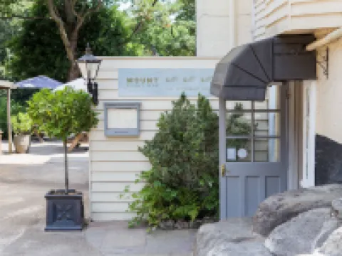 Mount Edgcumbe Hotels in Tunbridge Wells