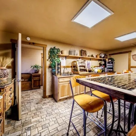 Stone Lizard Lodge