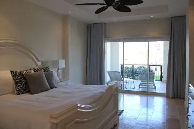 AQUAMARINA BEACHFRONT CONDOMINIUM Các khách sạn ở 