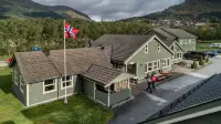 Førde Gjestehus og Camping Hotels in Forde