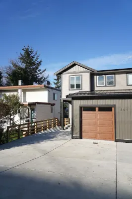 Stunning Ocean Views and a Short Stroll to Downtown