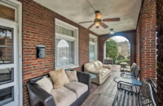 Reading Apt, Walk to Shops, Dining and City Park!