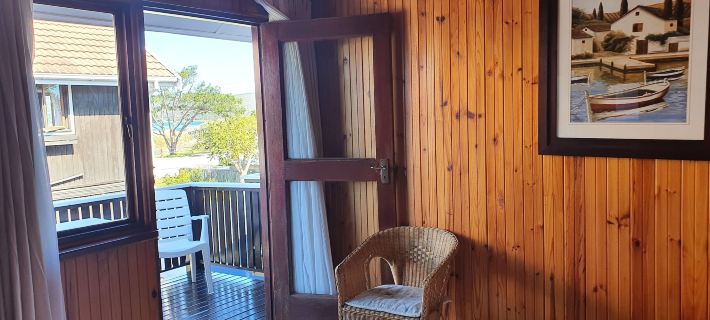 Lakeside Accommodation Hotels in Knysna Local Municipality